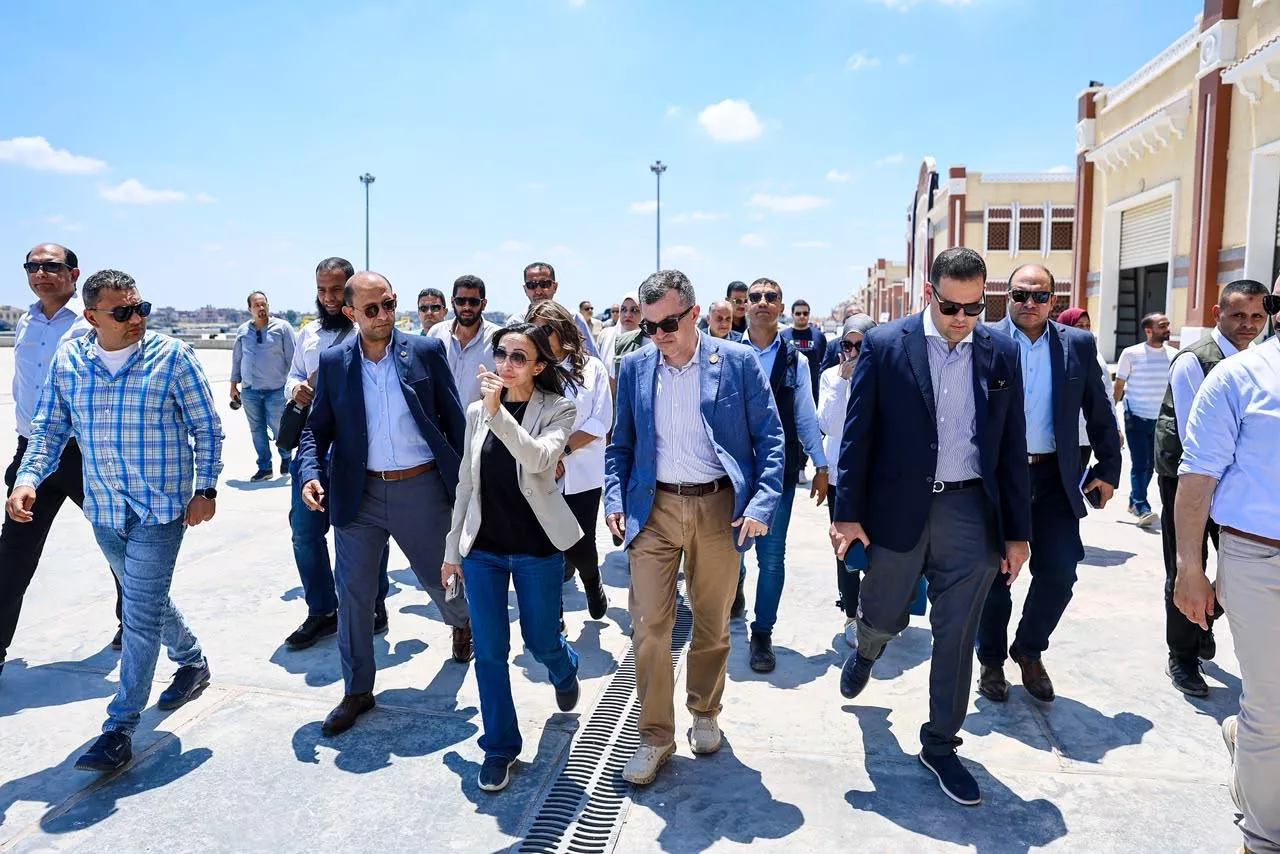 وزير التخطيط ومحافظ البحيرة يتفقدان أعمال تطوير ميناء رشيد