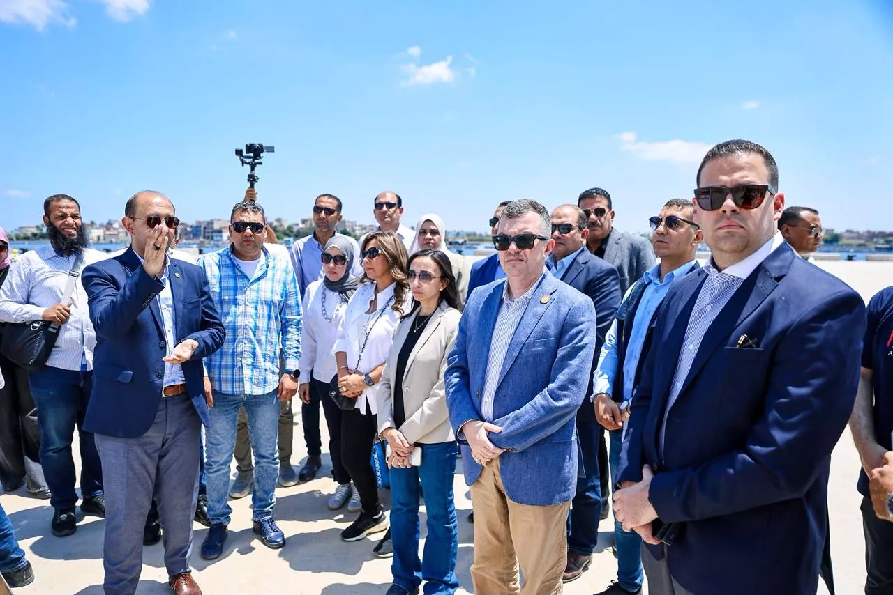 وزير التخطيط ومحافظ البحيرة يتفقدان أعمال تطوير ميناء رشيد