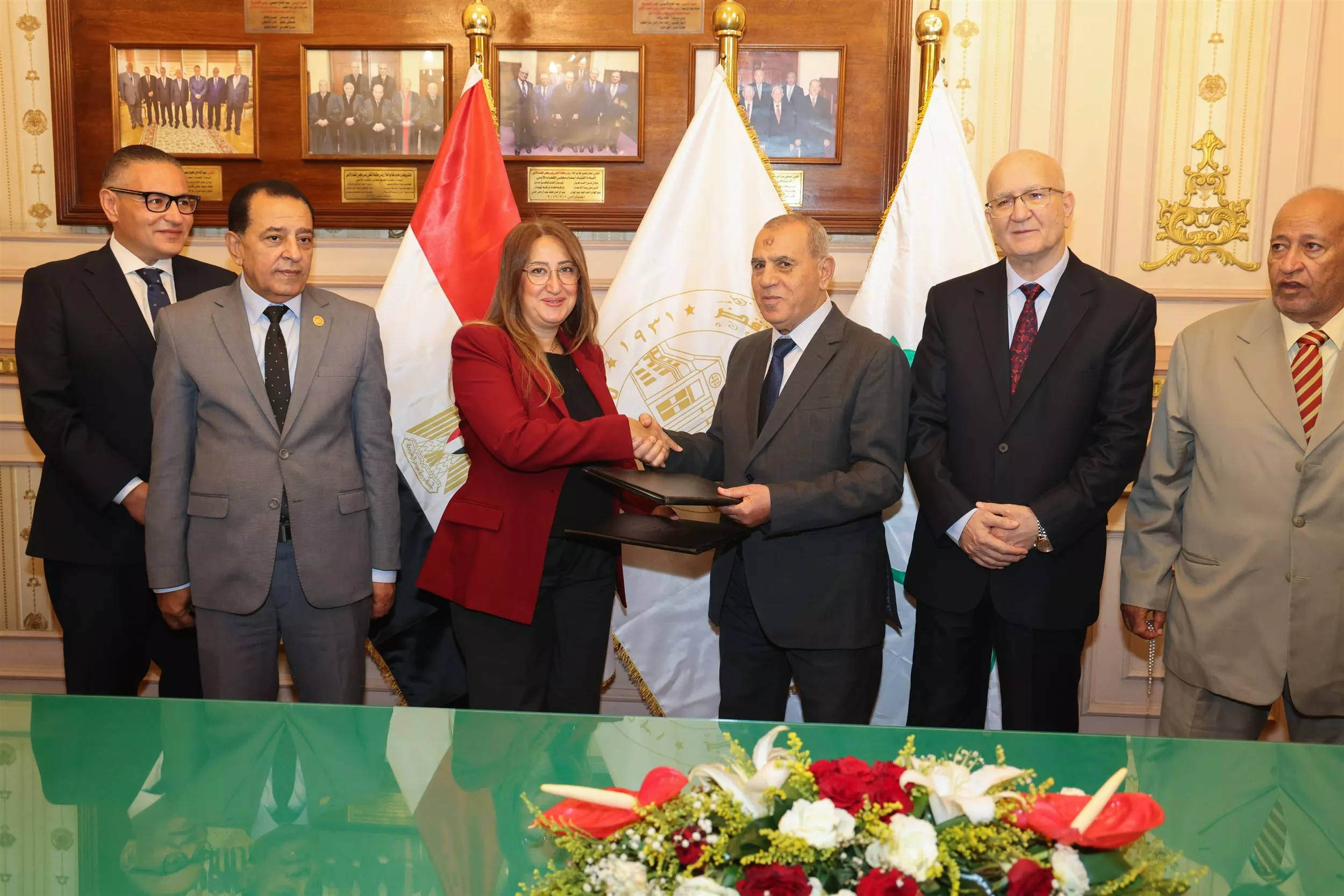 رئيس مجلس القضاء الأعلى يوقع بروتوكول مع البريد