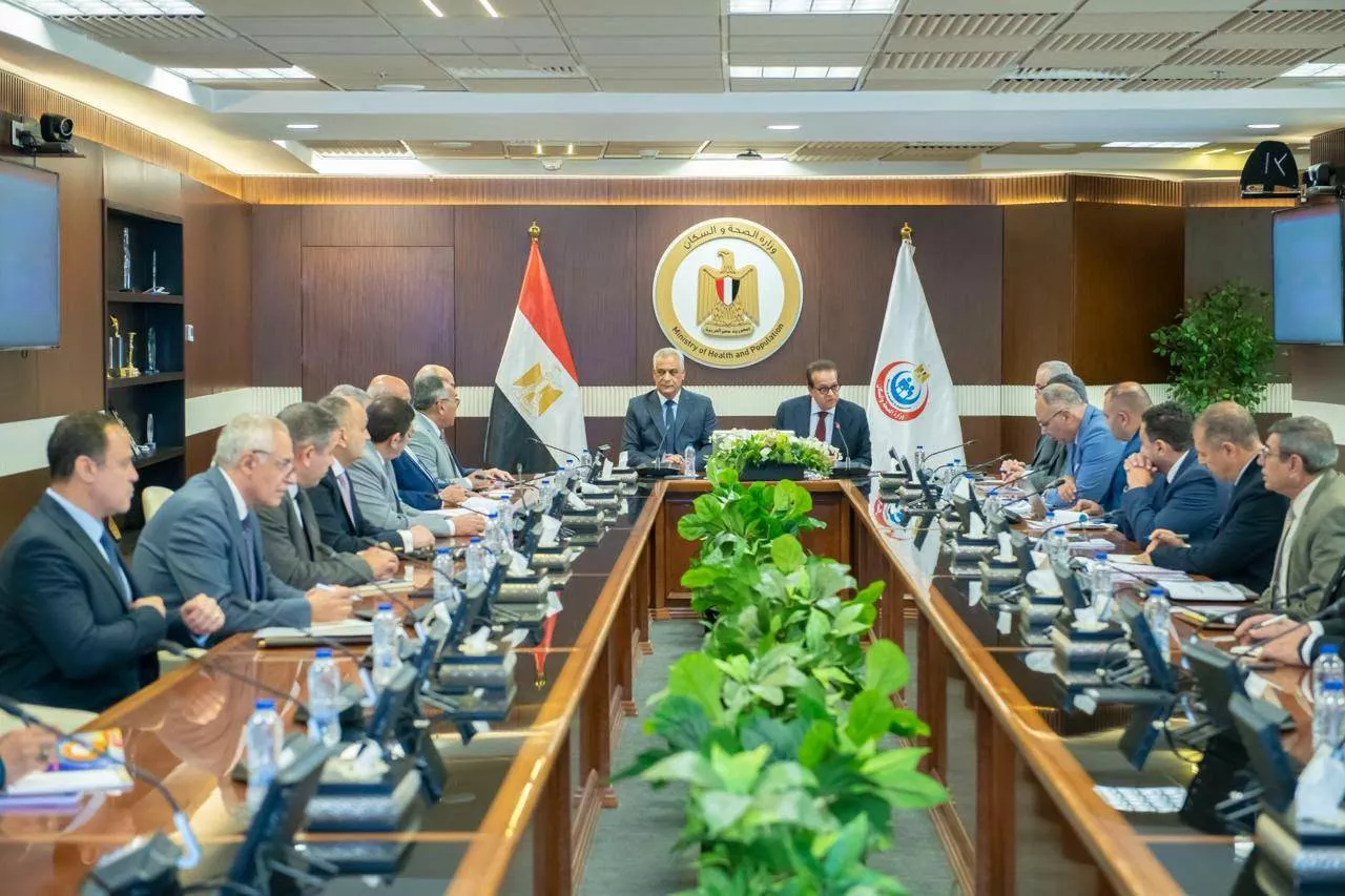 وزيرا الصحة والإنتاج الحربي يبحثان مستجدات عدد من المشروعات القومية المشتركة