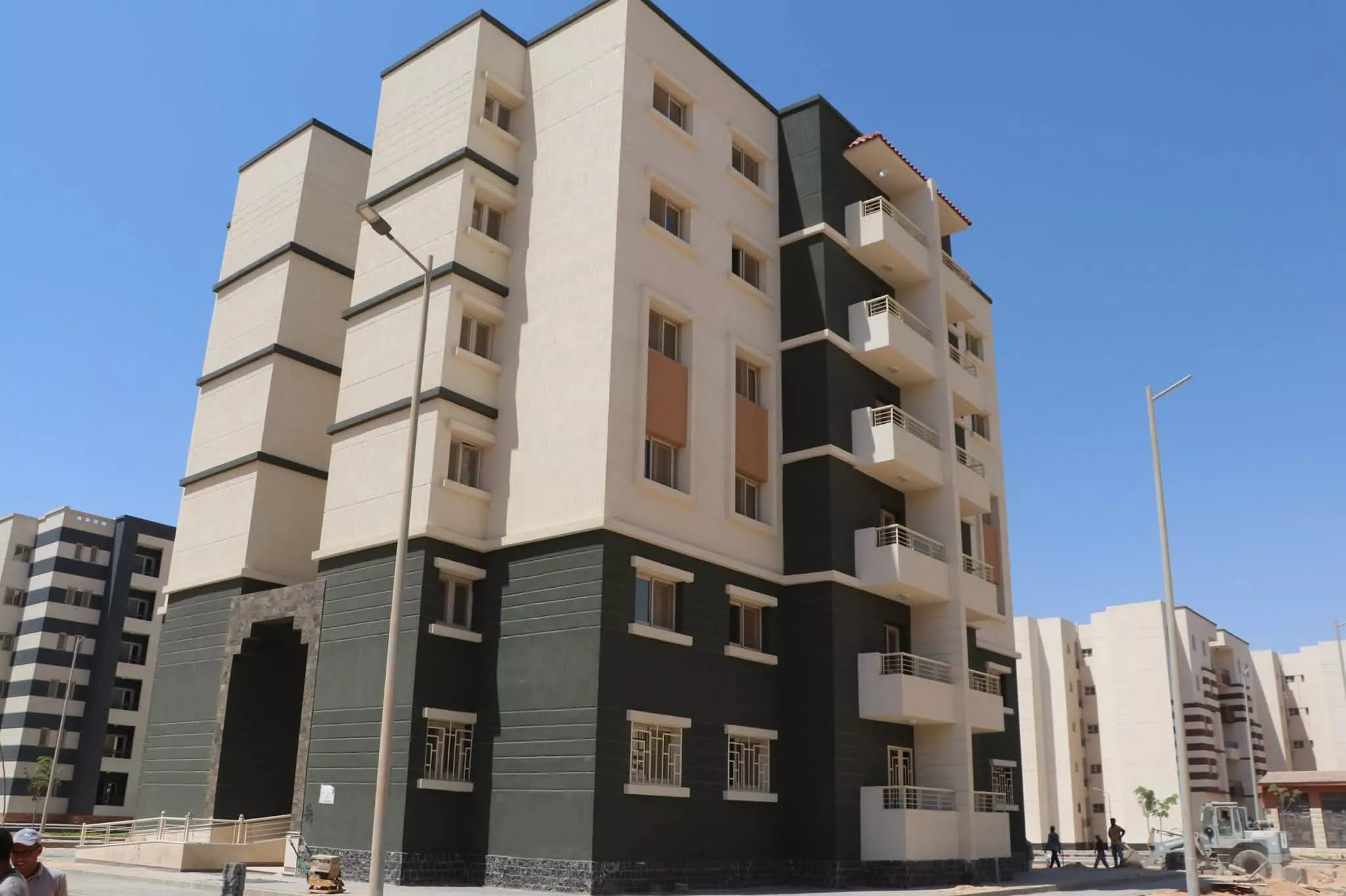 المنشاوي تتابع موقف تنفيذ المشروعات السكنية بعدد من المدن