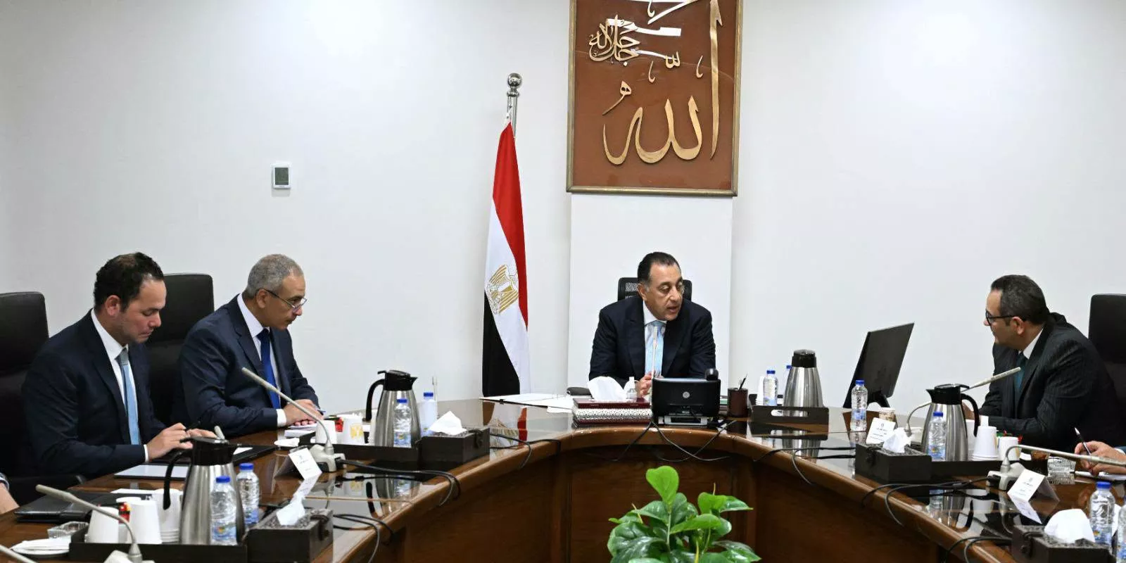 مدبولي يستعرض خطة التحرك لرئيس جهاز تنمية المشروعات