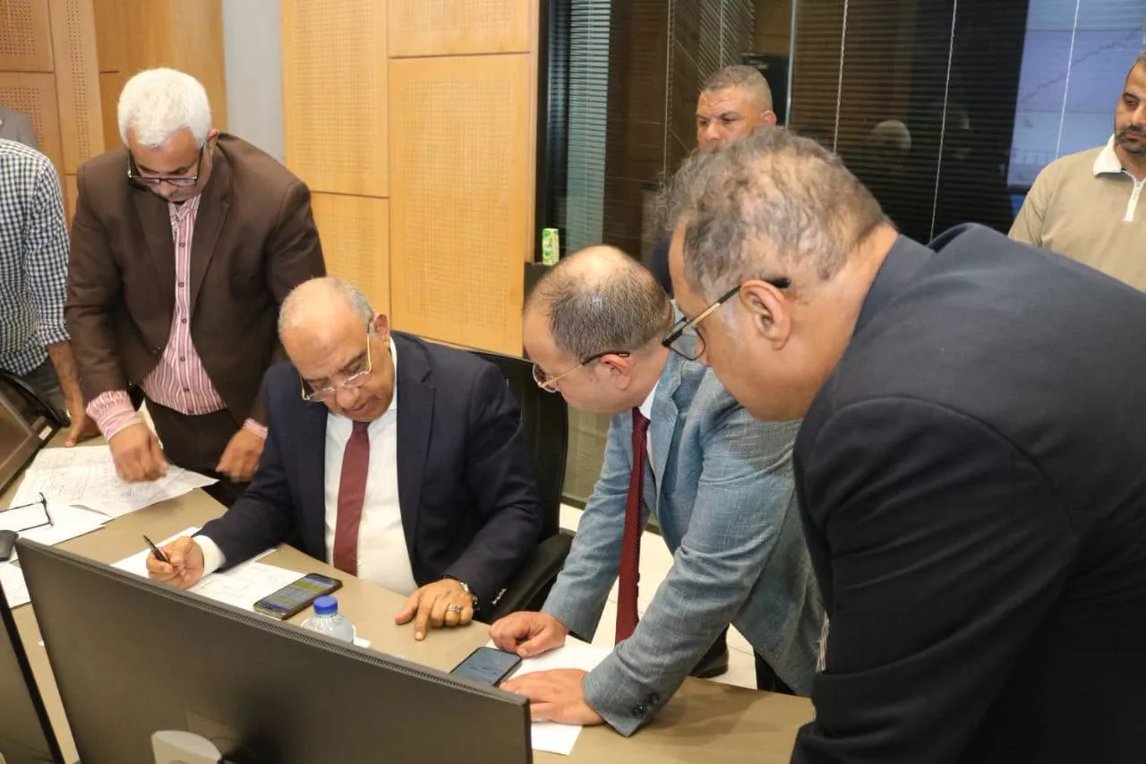 وزير الكهرباء يتابع سير العمل وخطة التشغيل لتأمين الشبكة الموحدة