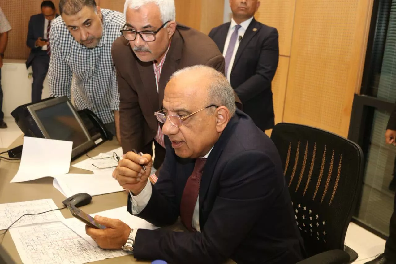 وزير الكهرباء يتابع سير العمل وخطة التشغيل لتأمين الشبكة الموحدة