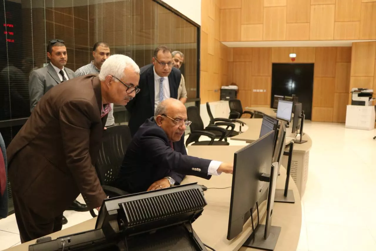 وزير الكهرباء يتابع سير العمل وخطة التشغيل لتأمين الشبكة الموحدة