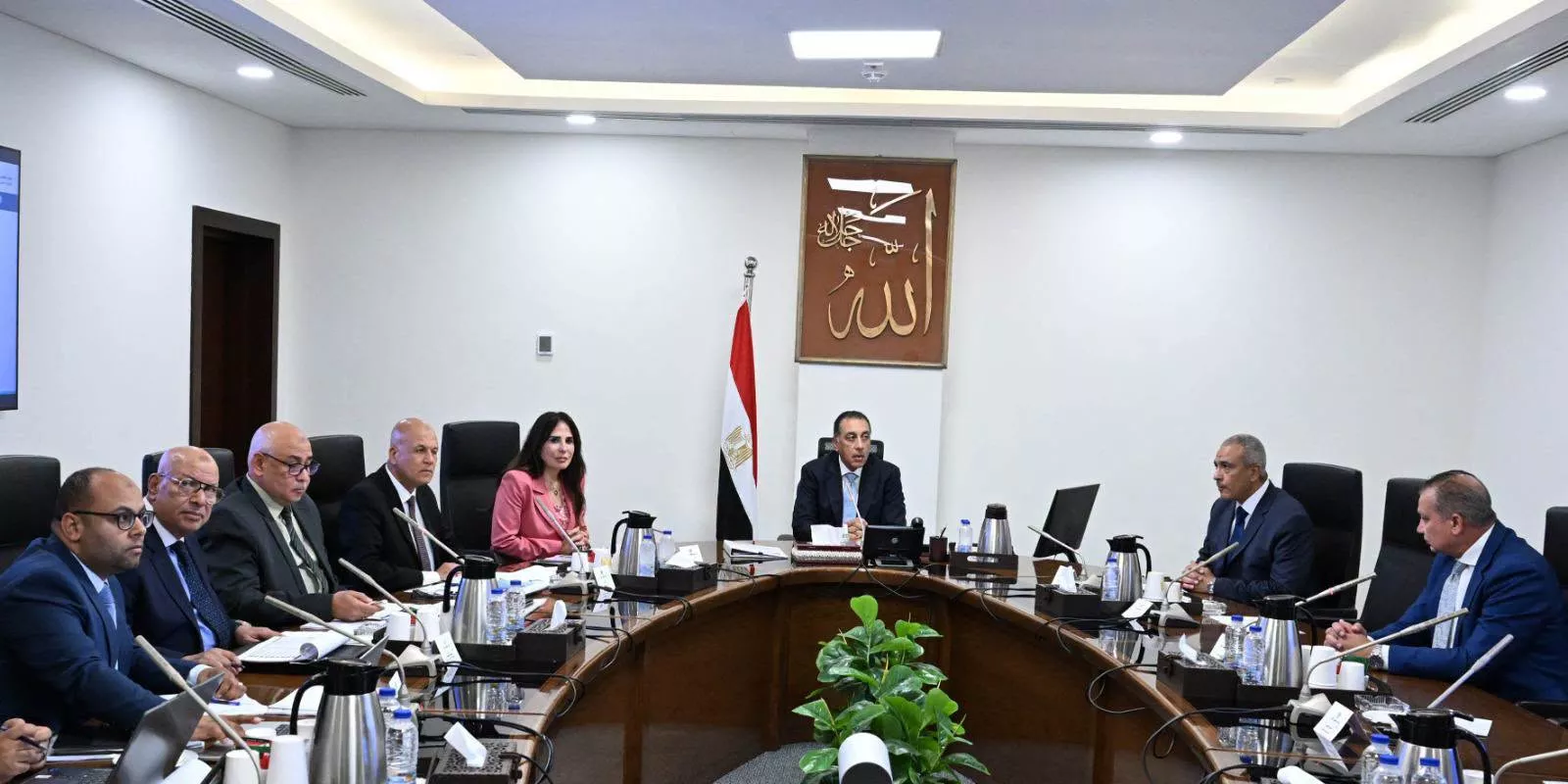 مدبولي يتابع موقف تنفيذ مشروعات مياه الشرب والصرف الصحي