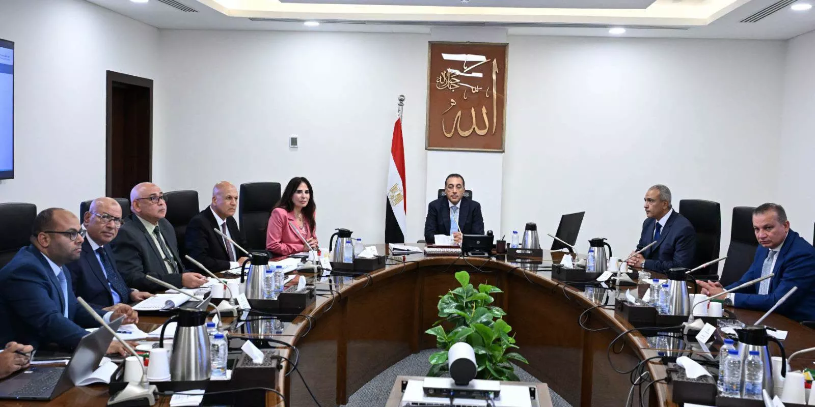 مدبولي يتابع موقف تنفيذ مشروعات مياه الشرب والصرف الصحي