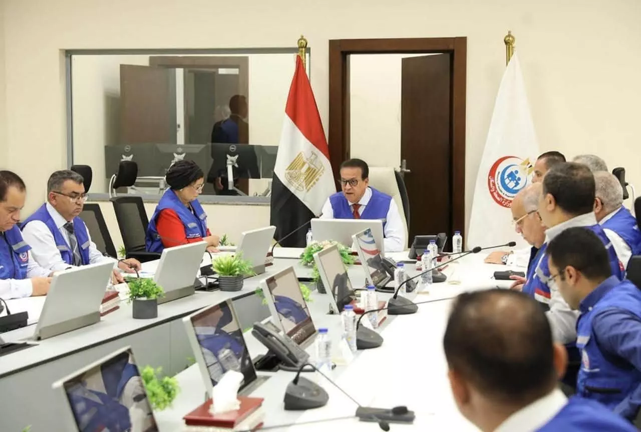 وزير الصحة يترأس اجتماع لجنة الأزمات 