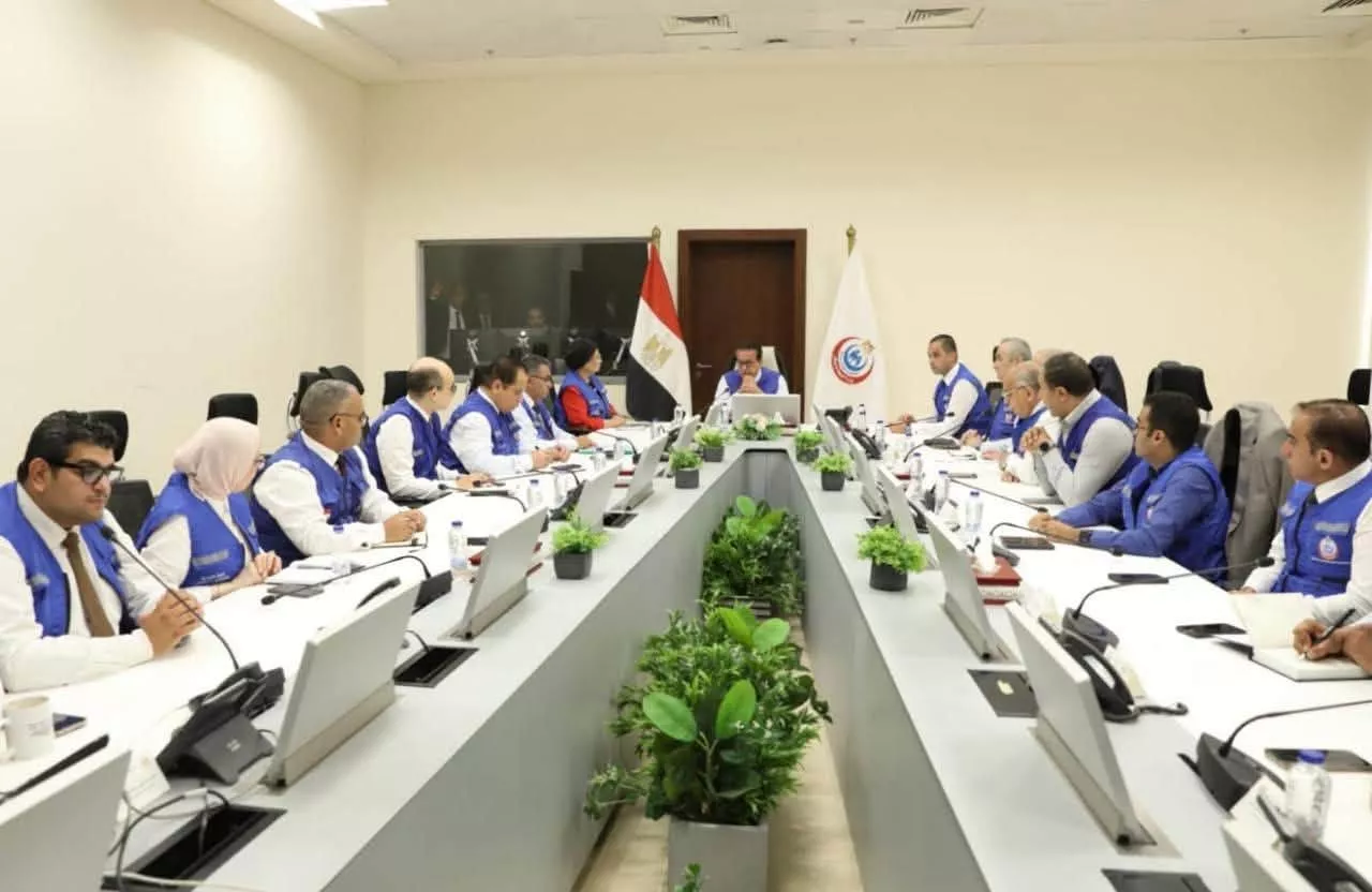 وزير الصحة يترأس اجتماع لجنة الأزمات 