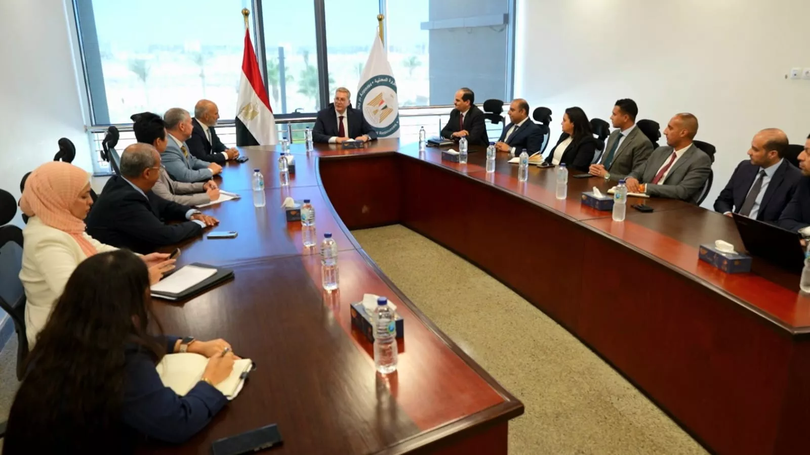 وزير البترول يجتمع مع وفد شركة إكسون موبيل العالمية