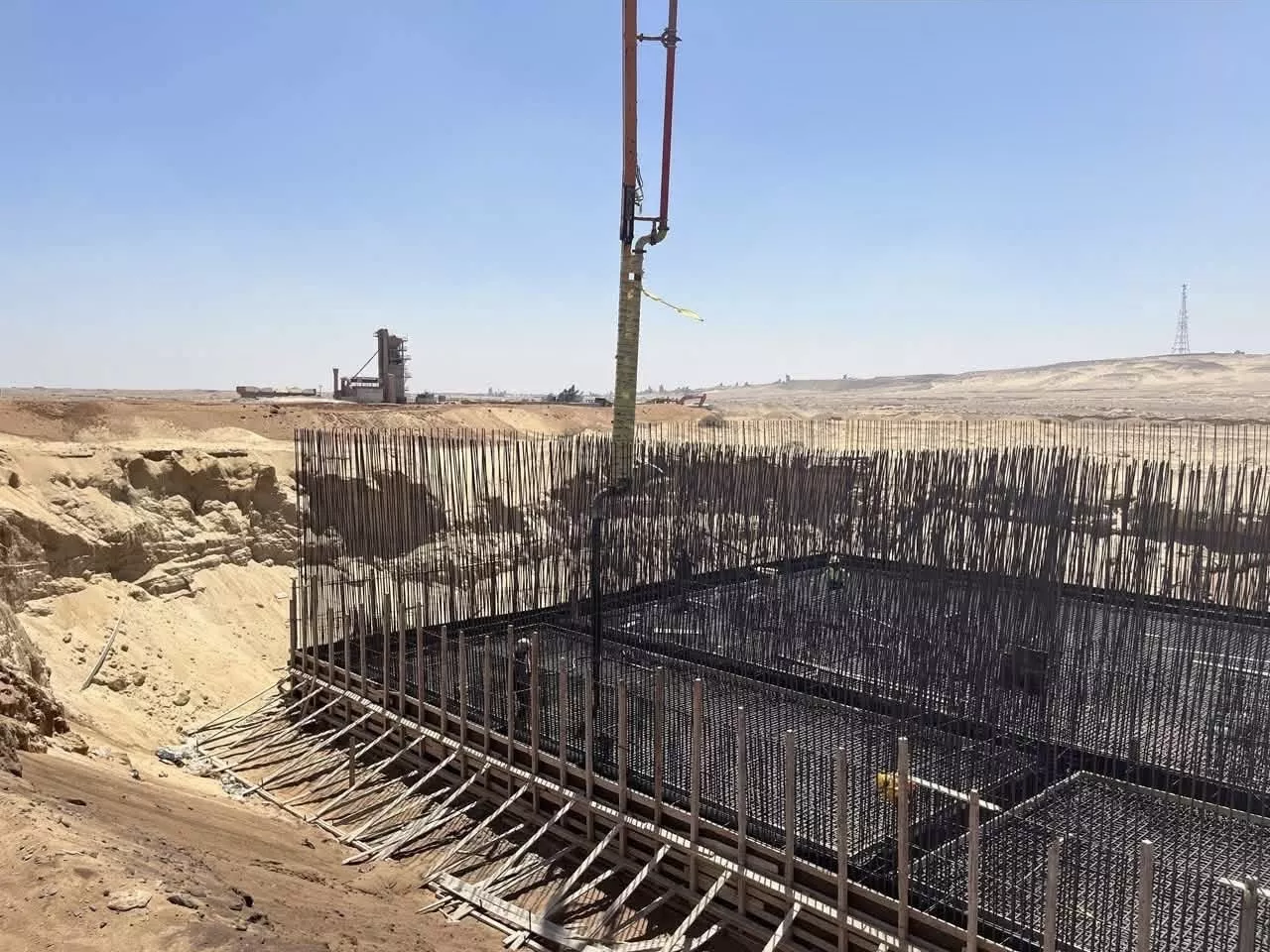 وزيرة الإسكان تتابع توفيق أوضاع أراضي الشروق والعبور الجديدة
