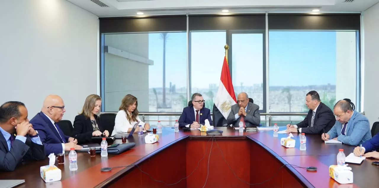 وزيرا الكهرباء والتخطيط يبحثان خطة الاستثمارات العامة