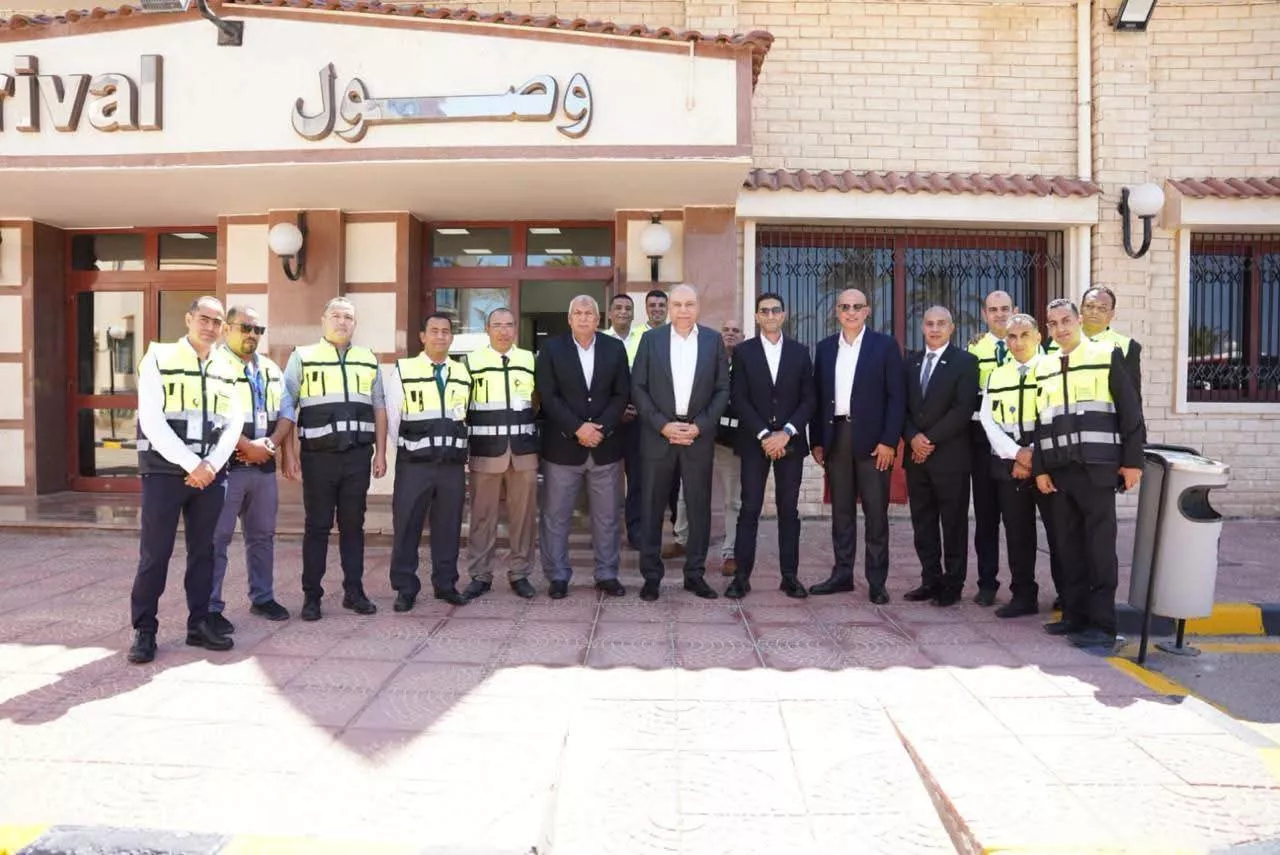 زيارة وزير الطيران المدني إلى محافظة مطروح