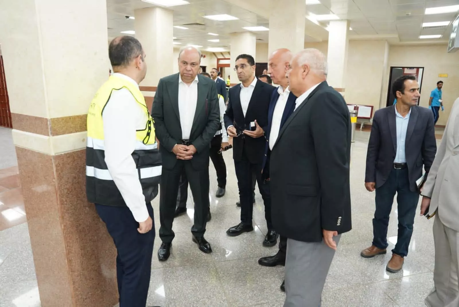 زيارة وزير الطيران المدني إلى محافظة مطروح