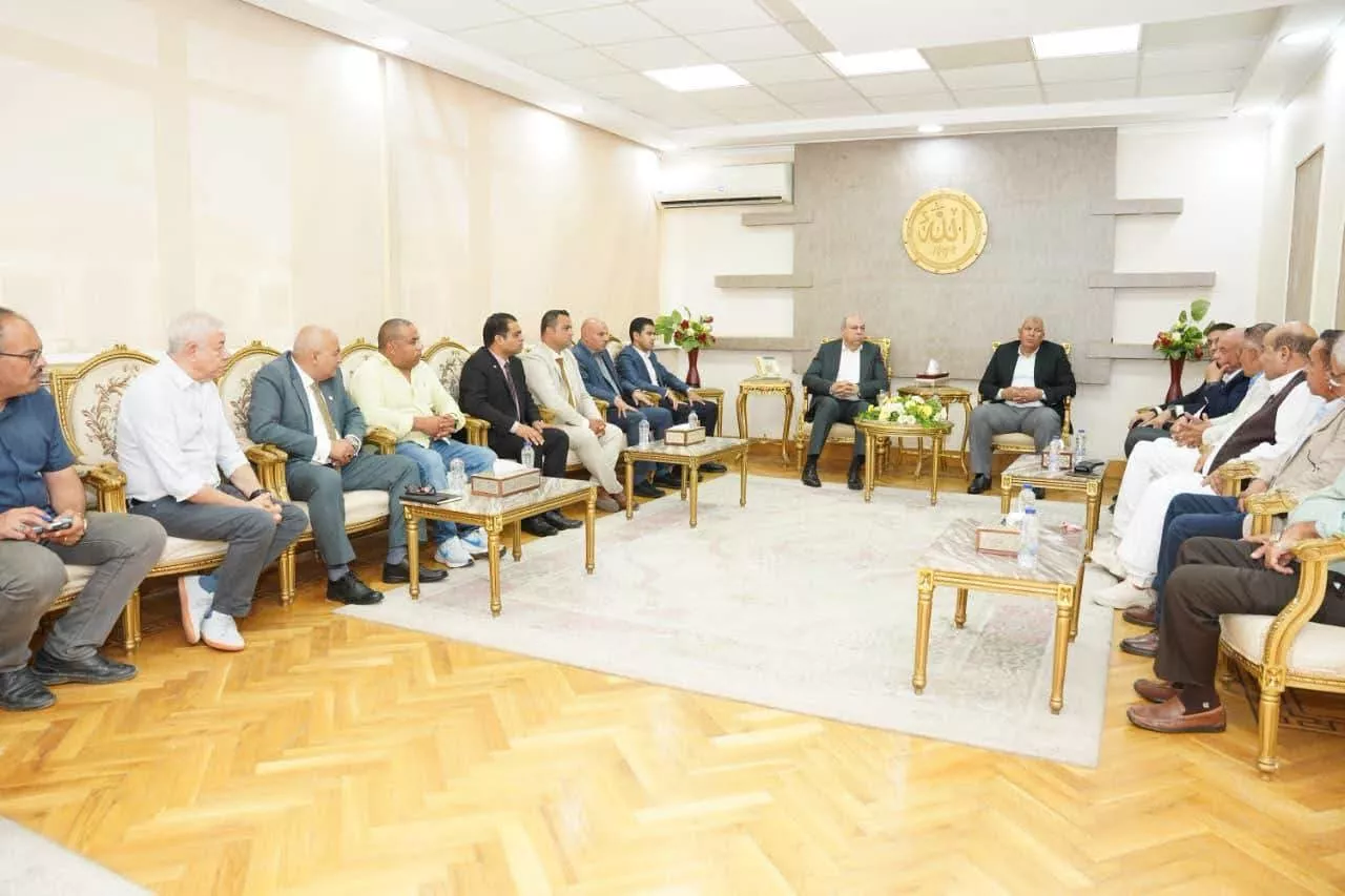زيارة وزير الطيران المدني إلى محافظة مطروح