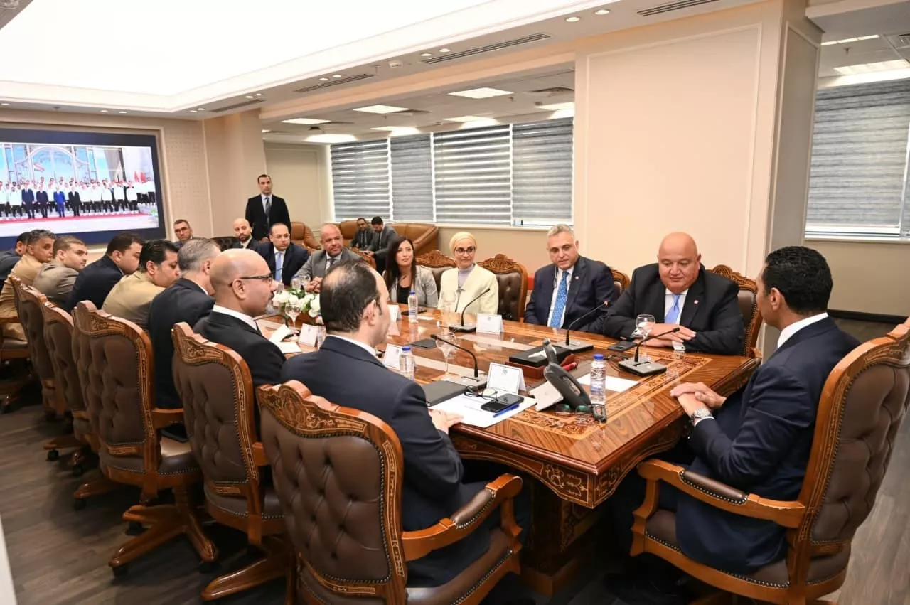 وزير الرياضة يلتقي بالرئيس التنفيذي والعضو المنتدب لبنك saib