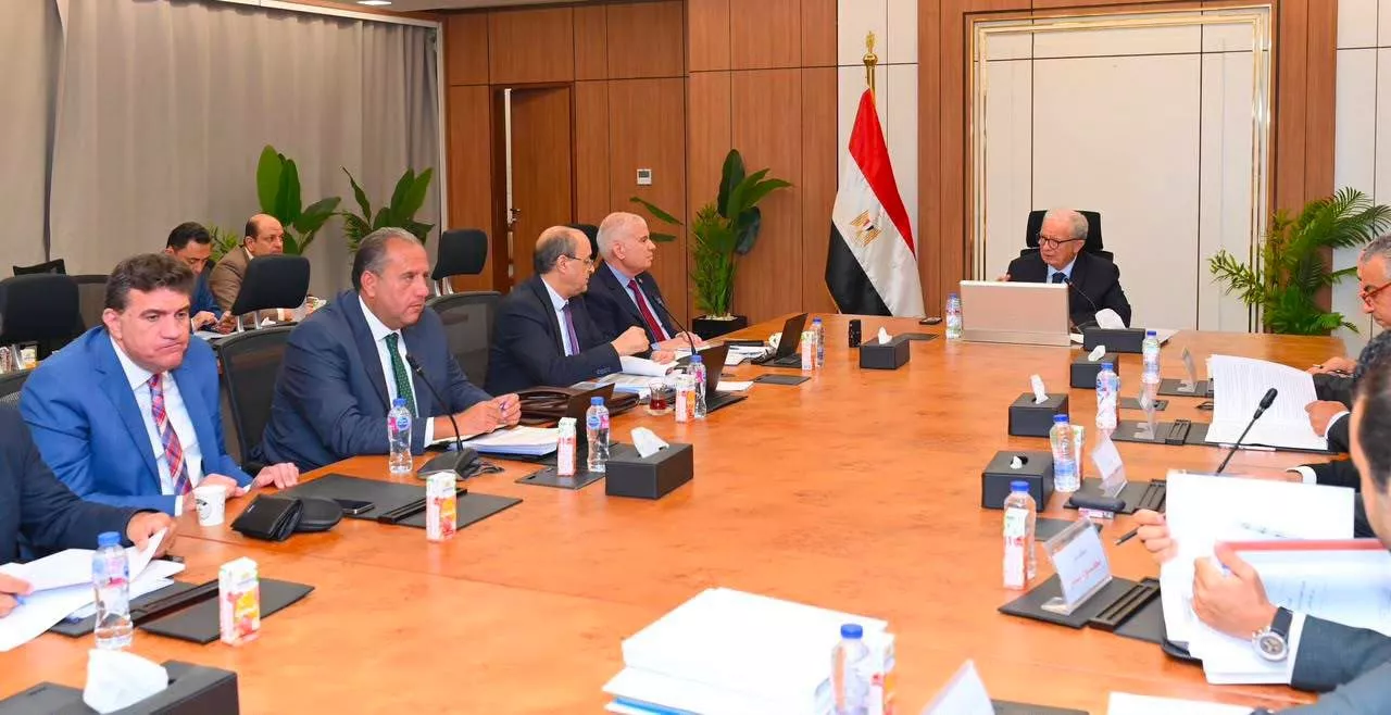 حسين عيسى يترأس اجتماع الشركة القابضة للصناعات الكيمياوية