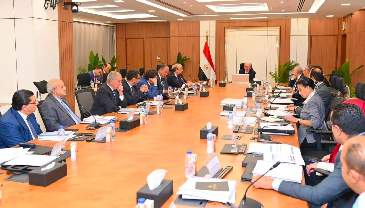 حسين عيسى يترأس اجتماع الشركة القابضة للصناعات الكيمياوية