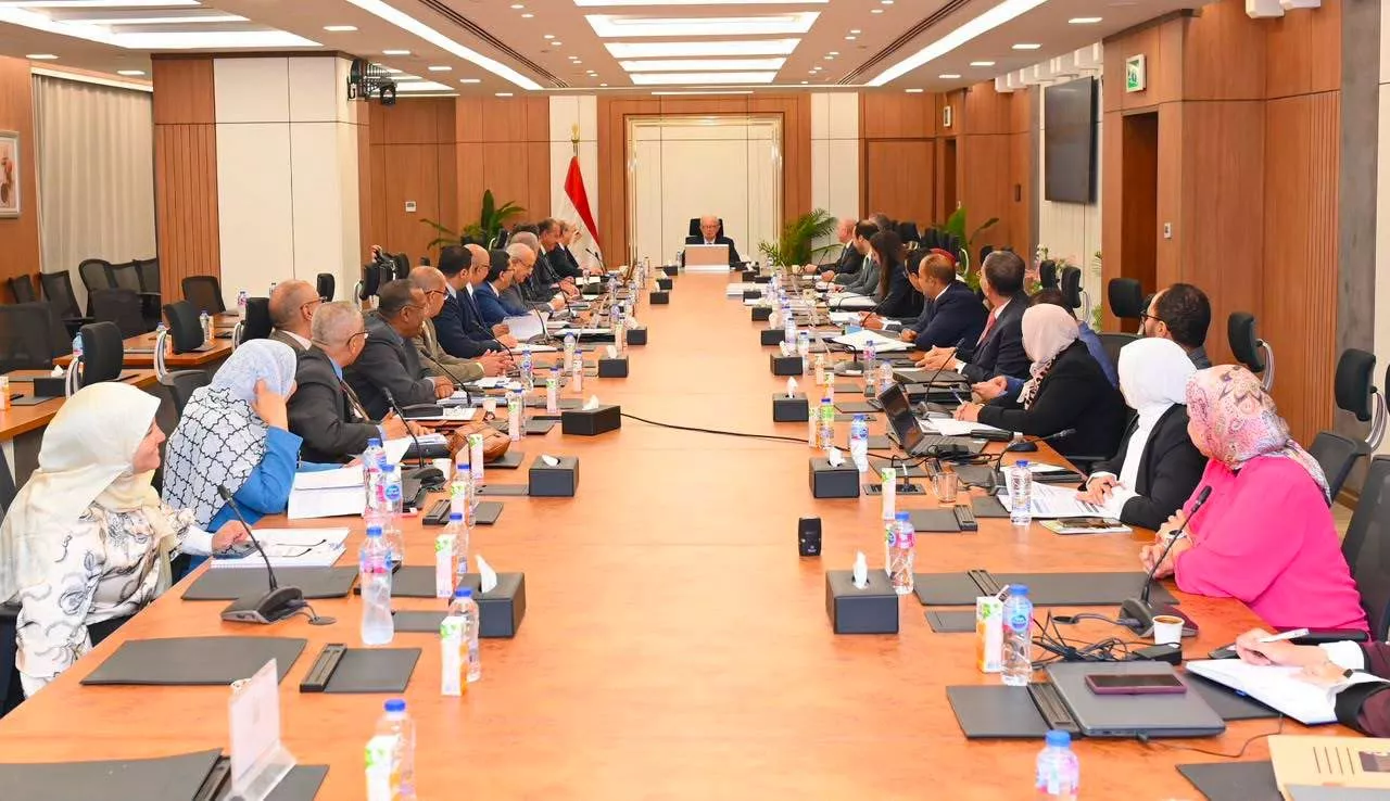 حسين عيسى يترأس اجتماع الشركة القابضة للصناعات الكيمياوية