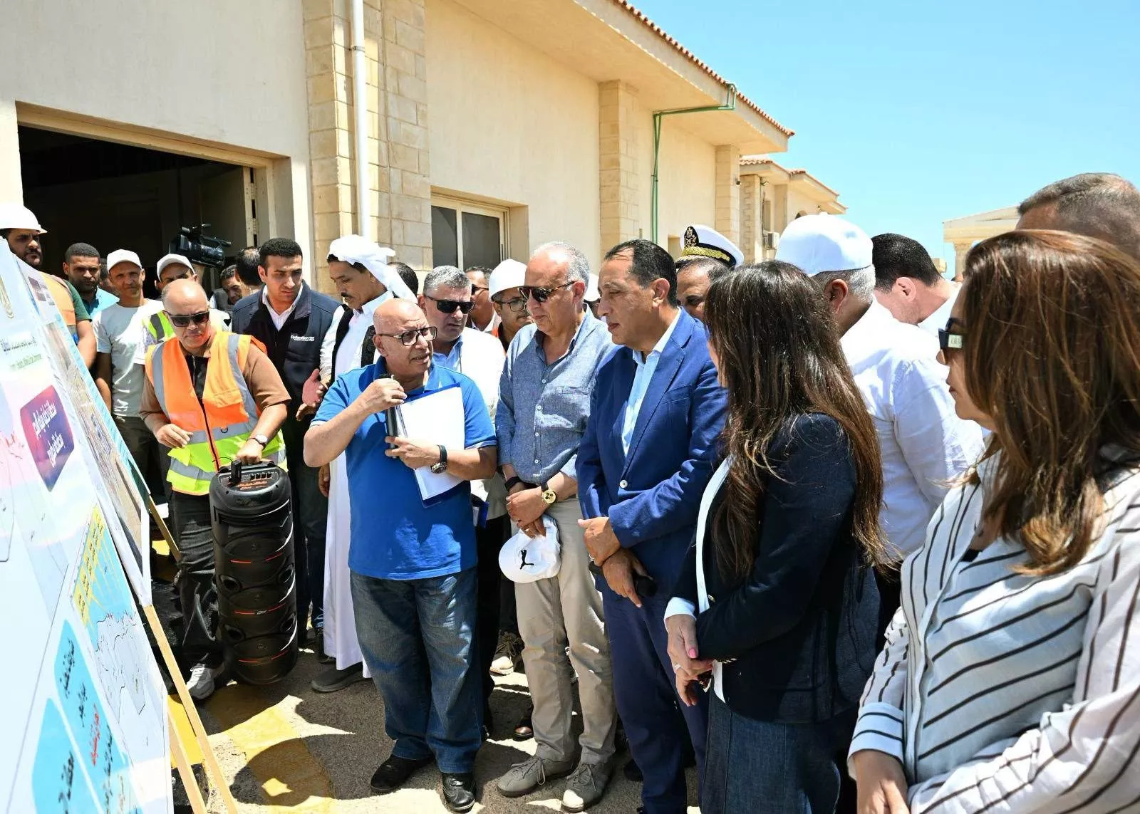 رئيس الوزراء يتفقد مجمع محطات تحلية مياه البحر بالرميلة