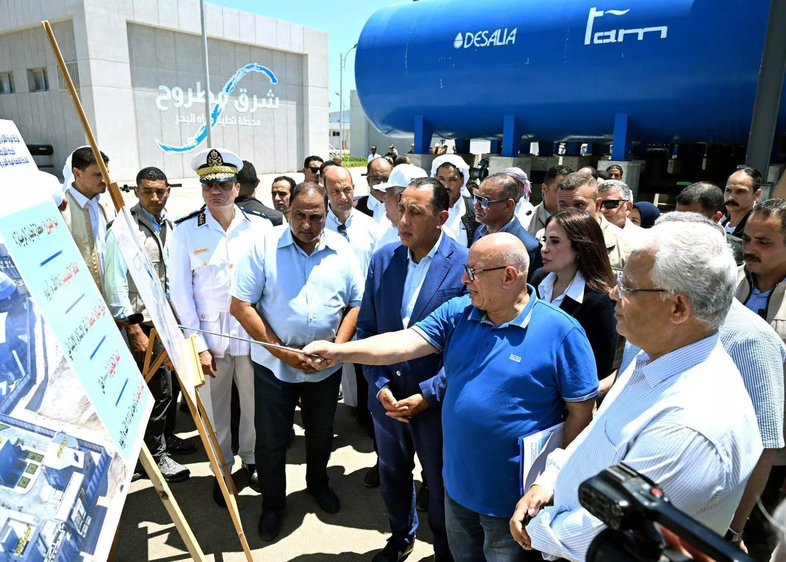 رئيس الوزراء يتفقد مجمع محطات تحلية مياه البحر بالرميلة