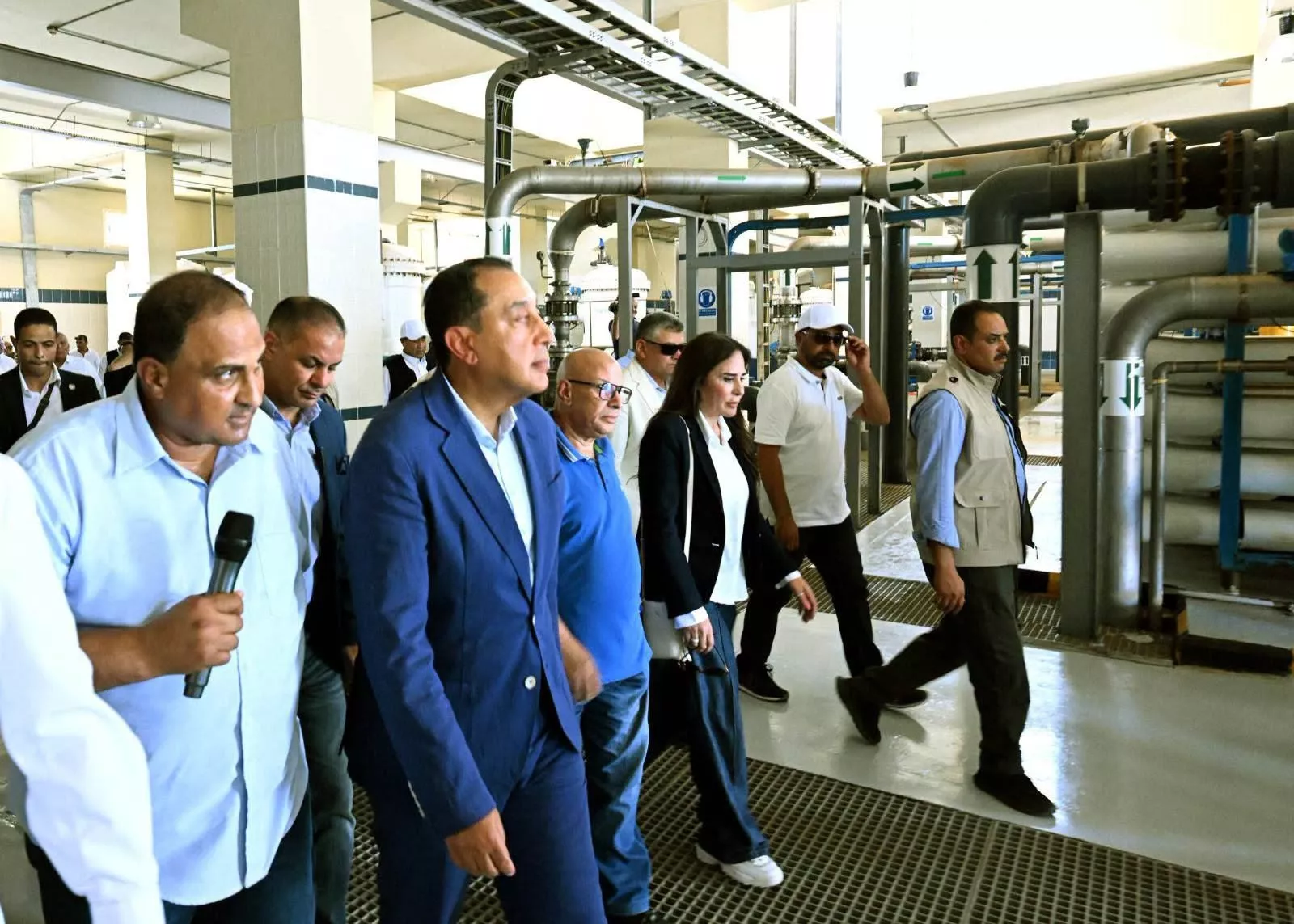 رئيس الوزراء يتفقد مجمع محطات تحلية مياه البحر بالرميلة