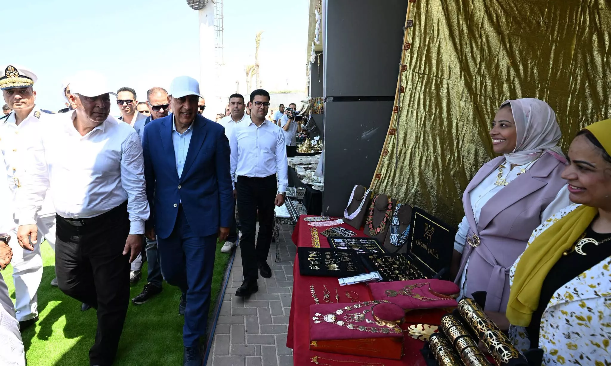 رئيس الوزراء يفتتح كورنيش 30 يونيو المطور