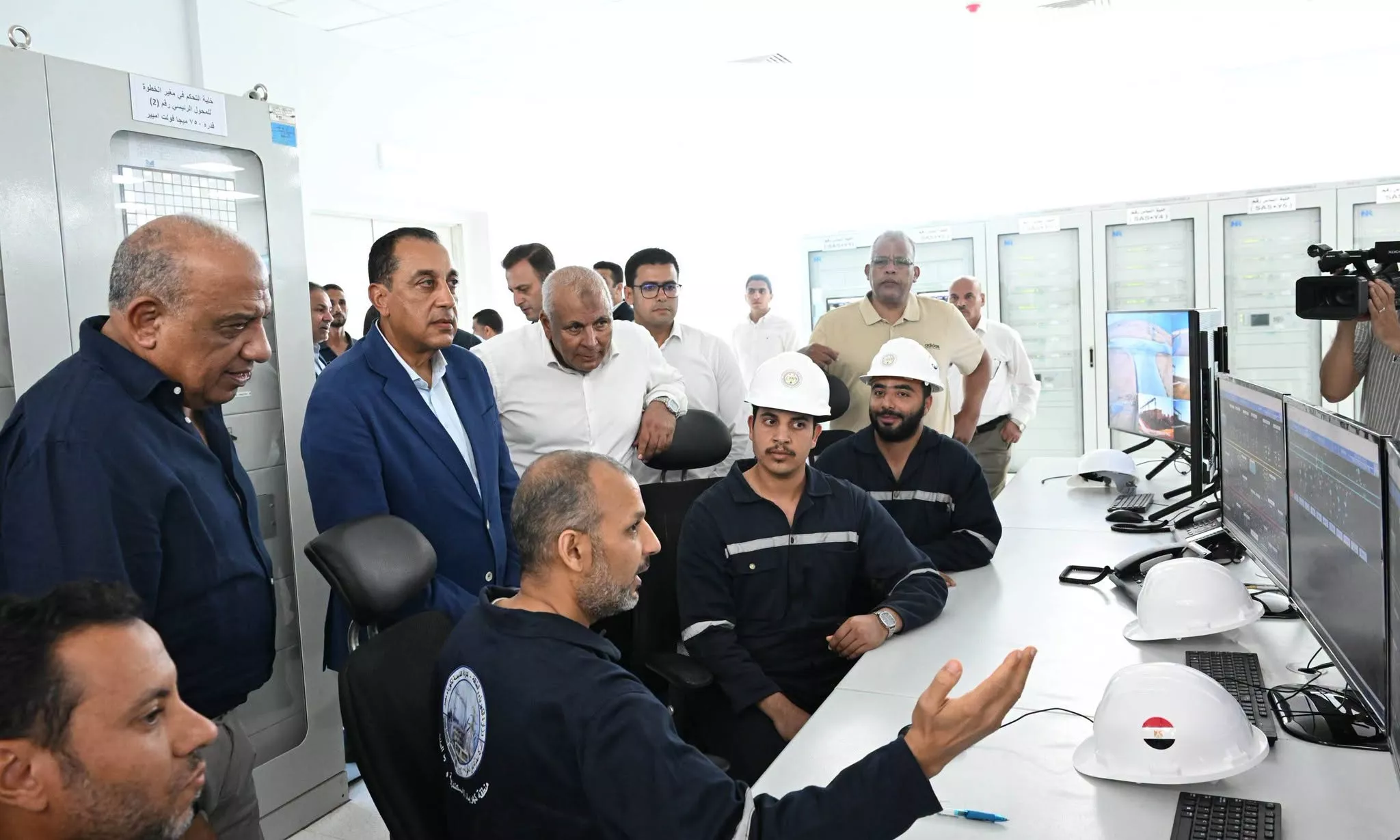 رئيس الوزراء يتفقد محطة محولات كهرباء شرق مطروح