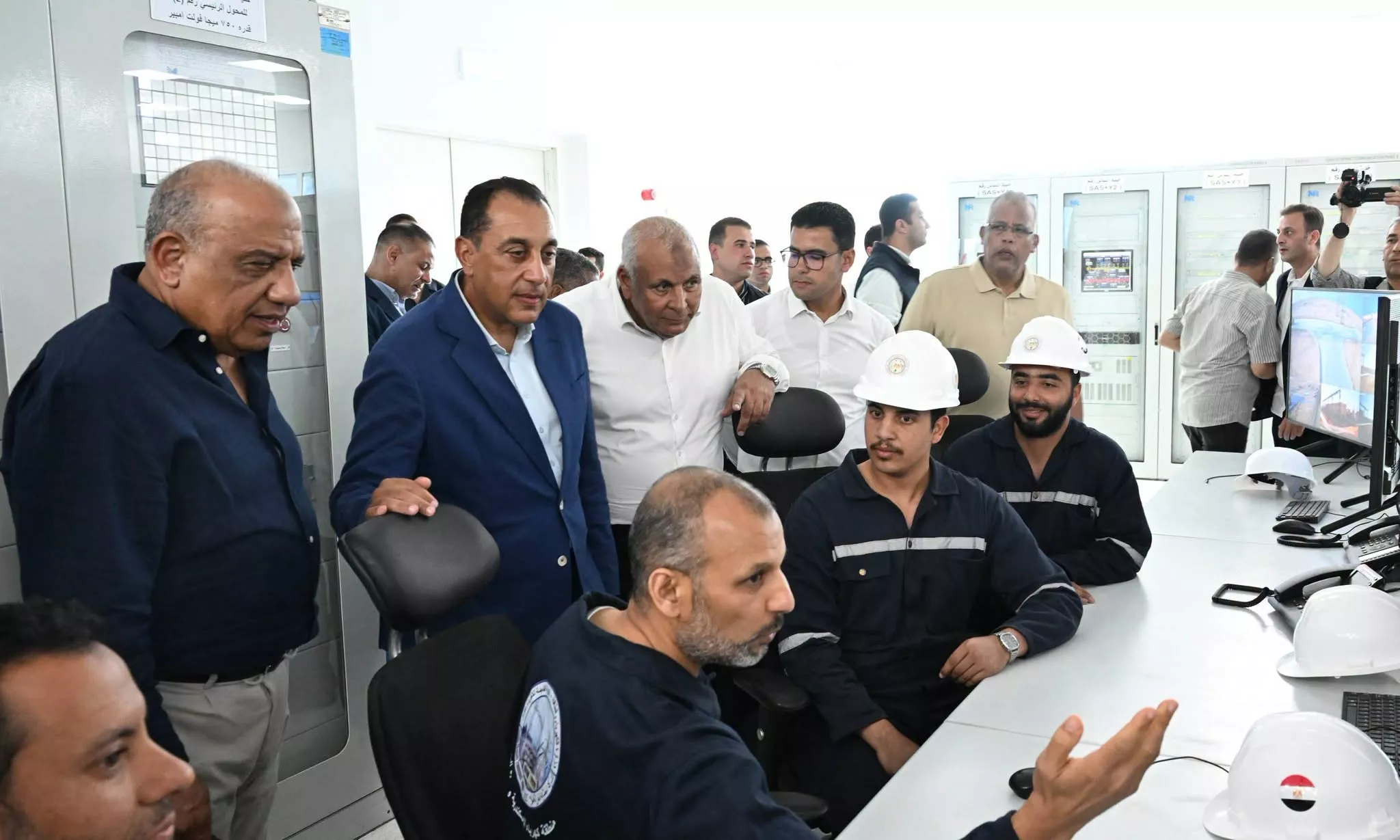 رئيس الوزراء يتفقد محطة محولات كهرباء شرق مطروح