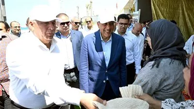 رئيس الوزراء يفتتح كورنيش 30 يونيو المطور في محافظة مطروح