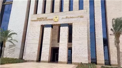 «السياحة» تكشف حقيقة منع إدخال العلم المصري بمنطقة آثار سقارة
