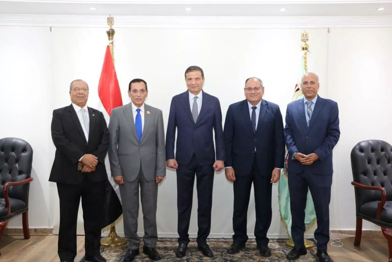 وزير الزراعة يشهد توقيع اتفاق بين الريف المصري الجديد ومركز البحوث الزراعية