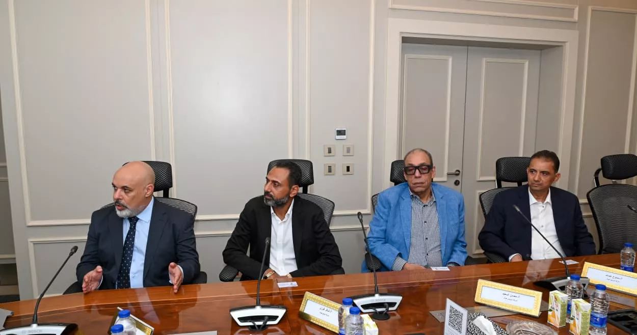 وزير التموين يجتمع مع ممثلي شعبة صناعة الذهب والمجوهرات