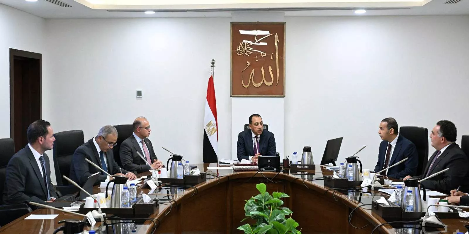 رئيس الوزراء يستعرض عددا من المقترحات لتطوير أداء البورصة