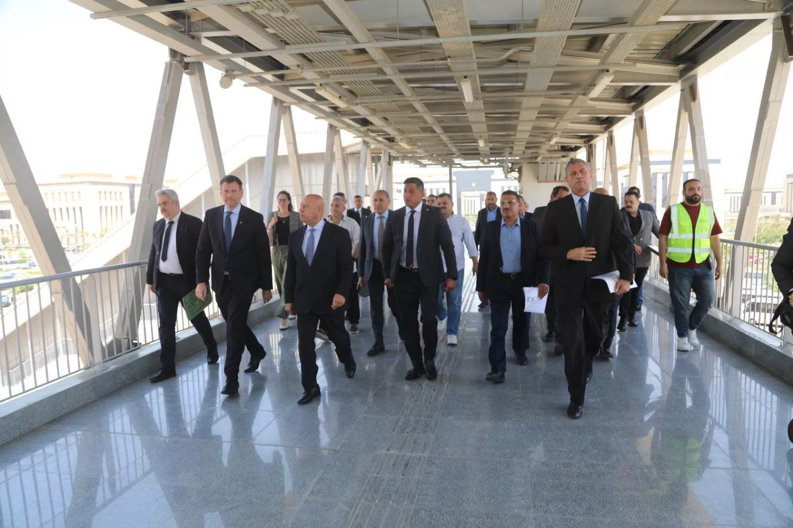 وزيرا النقل المصري والمجري يبحثان تعزيز التعاون المشترك