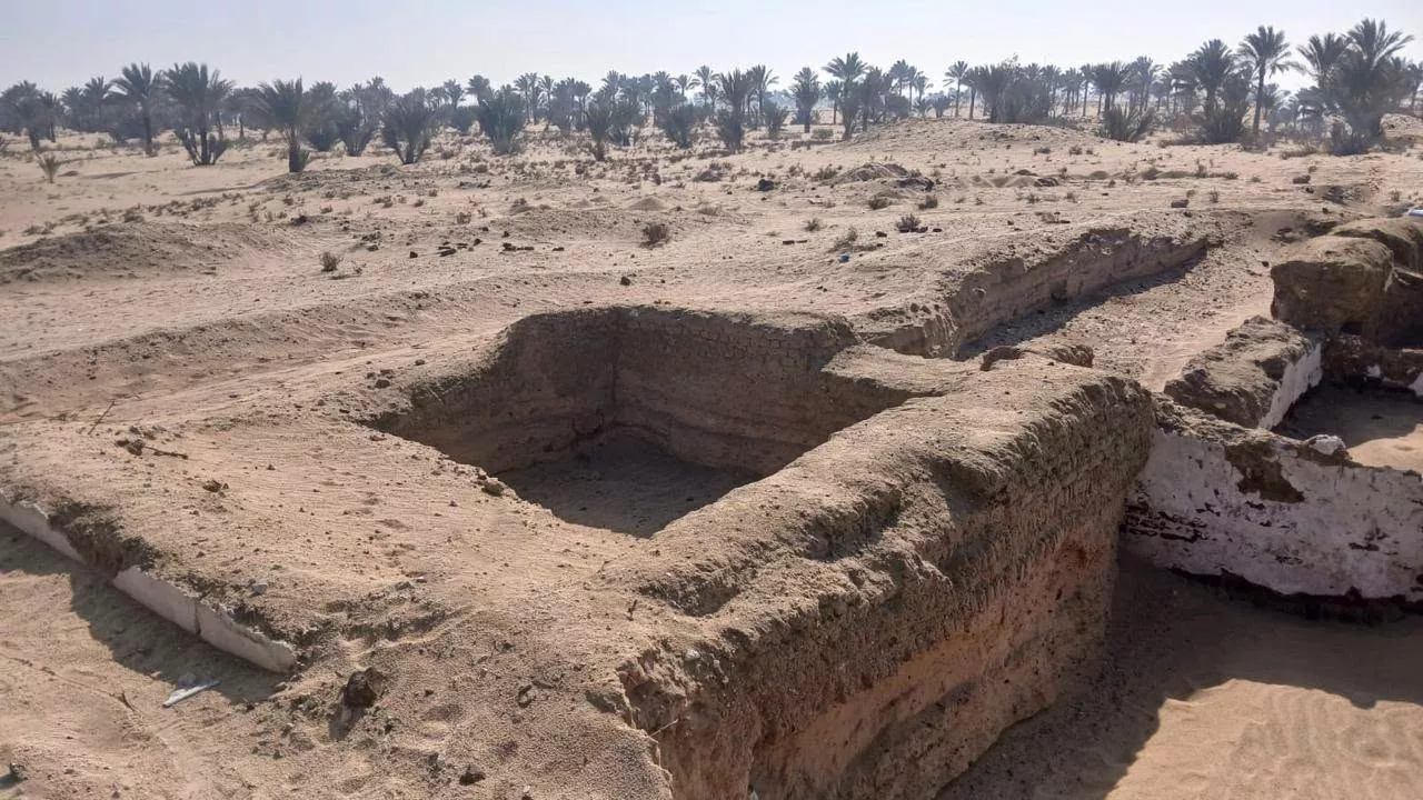 الكشف عن بقايا خان طريق بمدينة عسيلة بشمال سيناء على الدرب السلطاني