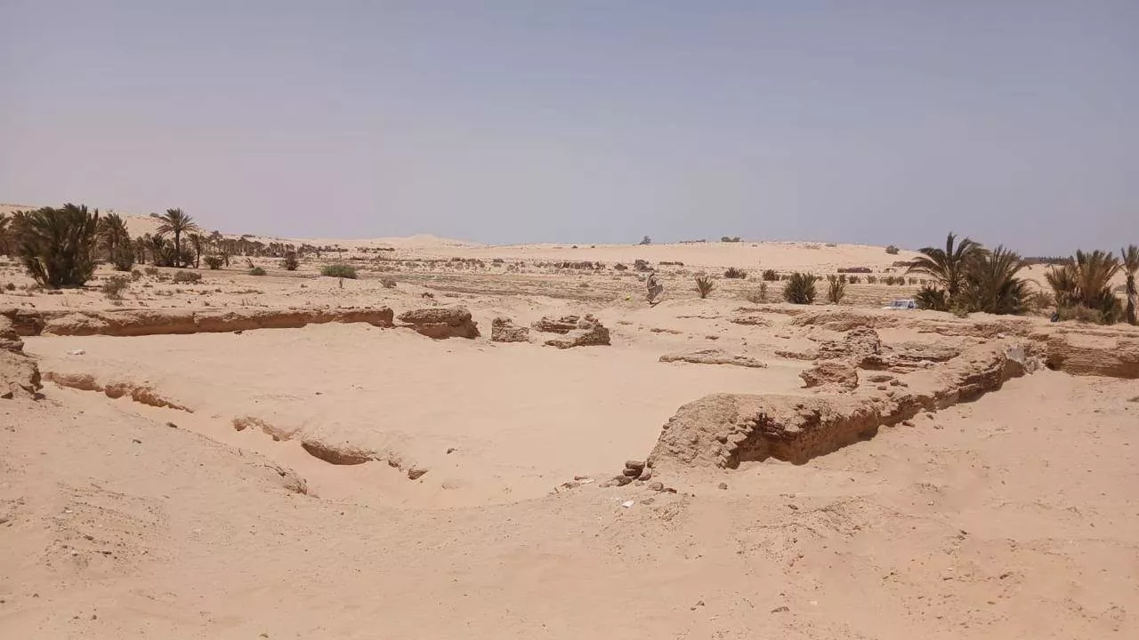 الكشف عن بقايا خان طريق بمدينة عسيلة بشمال سيناء على الدرب السلطاني