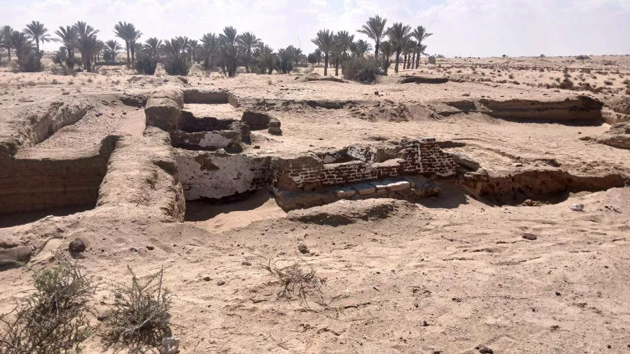 الكشف عن بقايا خان طريق بمدينة عسيلة بشمال سيناء على الدرب السلطاني