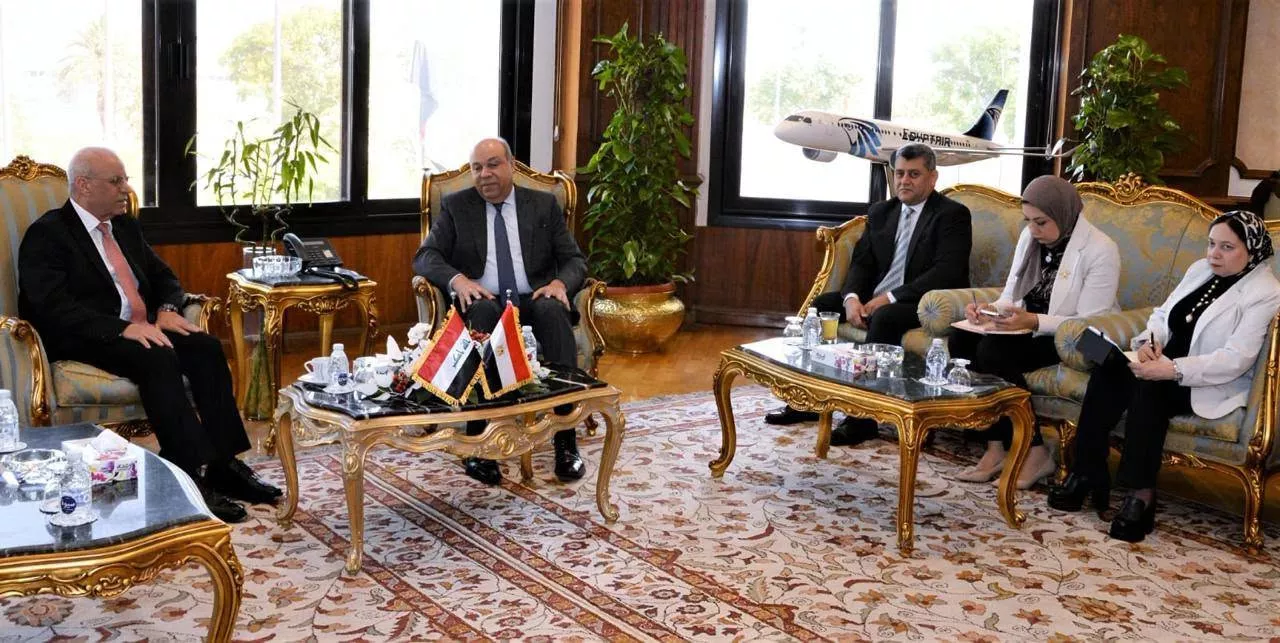 وزير الطيران المدني يلتقي سفير العراق بالقاهرة