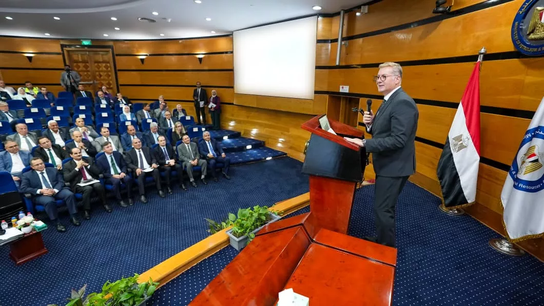 وزير البترول مع رؤساء ومديري شركات البترول العالمية والمصرية
