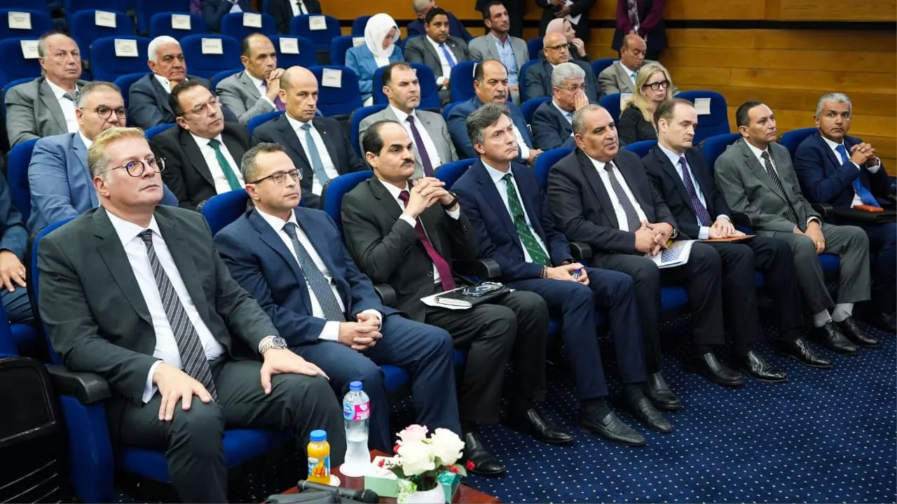 وزير البترول مع رؤساء ومديري شركات البترول العالمية والمصرية