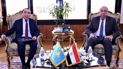 مصر وكازاخستان تبحثان تعزيز الربط الجوي وتنشيط الحركة السياحية