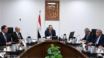 مدبولي يتابع مستجدات الموقف التنفيذي لمشروعات تطوير الشركة القابضة للغزل والنسيج