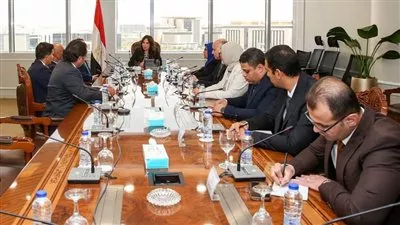 وزيرة «الإسكان» تستعرض مقترحات «CIFC» لإدارة حي المال والأعمال بالعاصمة الجديدة