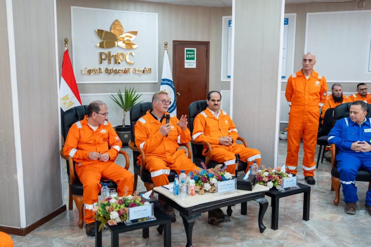 وزير البترول يتفقد موقع إنتاج الفرعونية ببورسعيد