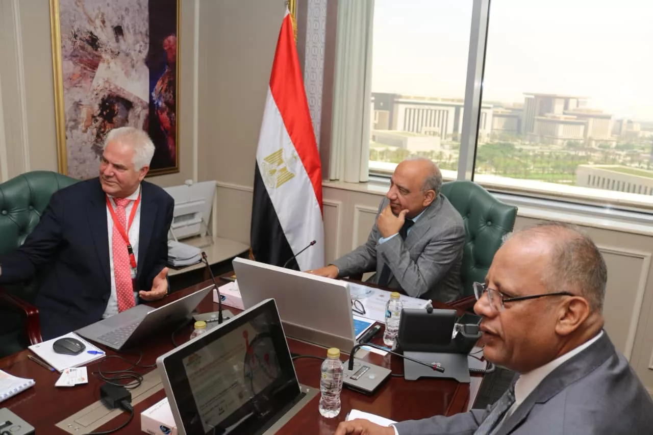 وزير الكهرباء يلتقي بوفد تحالف رينيرجي جروب