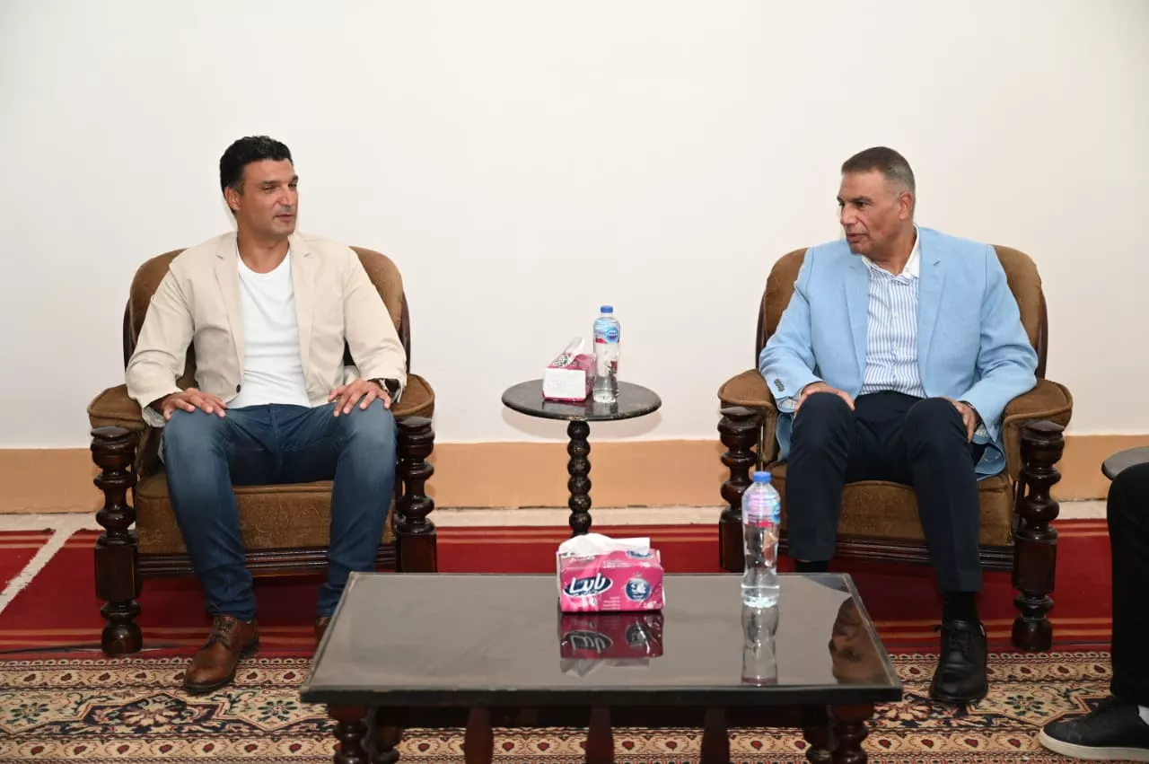 وزير الصناعة يتفقد مصنع إنتاج السبائك بشركة سيناء للمنجنيز