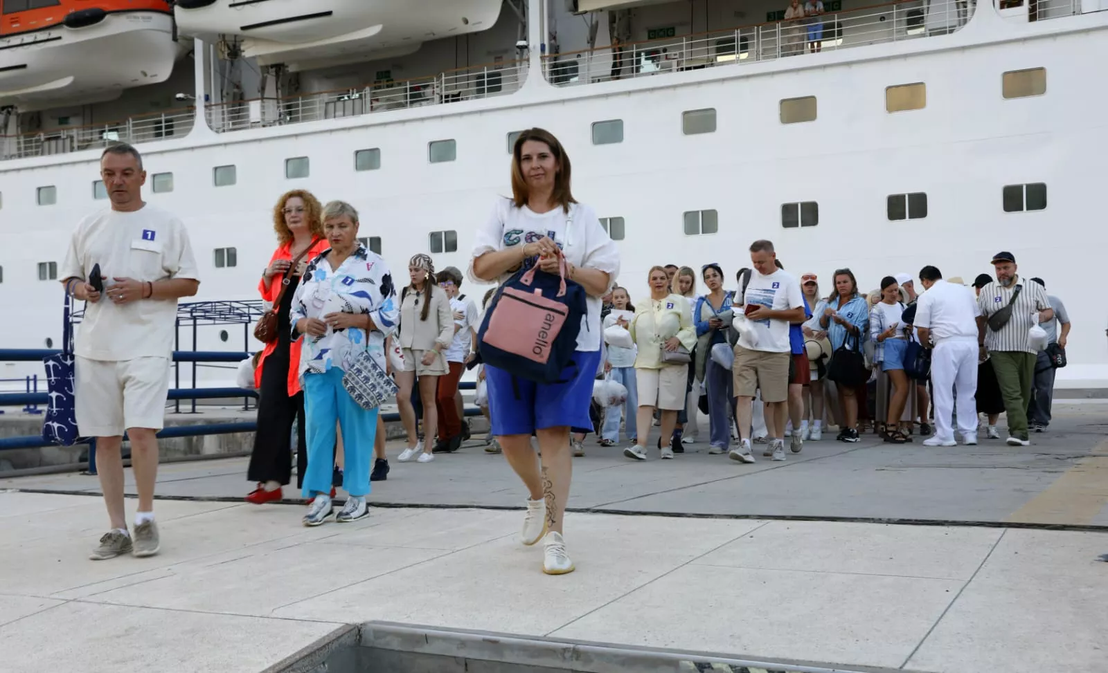 ميناء غرب بورسعيد يستقبل السفينة السياحية ASTORIA GRANDE