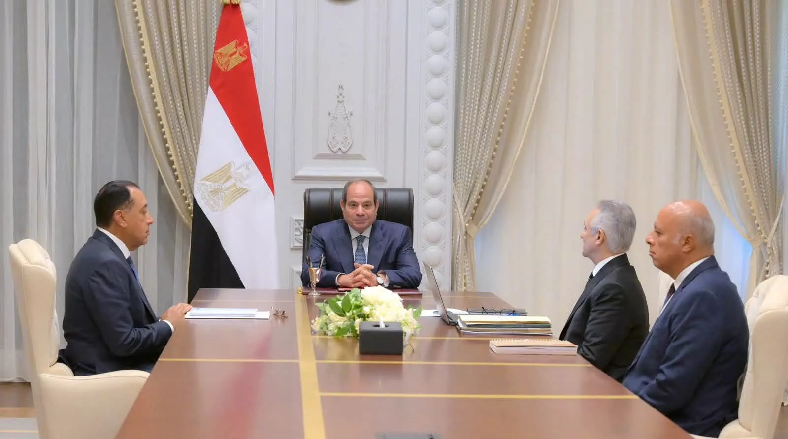 الرئيس السيسي يتابع آخر مُستجدات تطوير خدمات الشهر العقاري والتوثيق