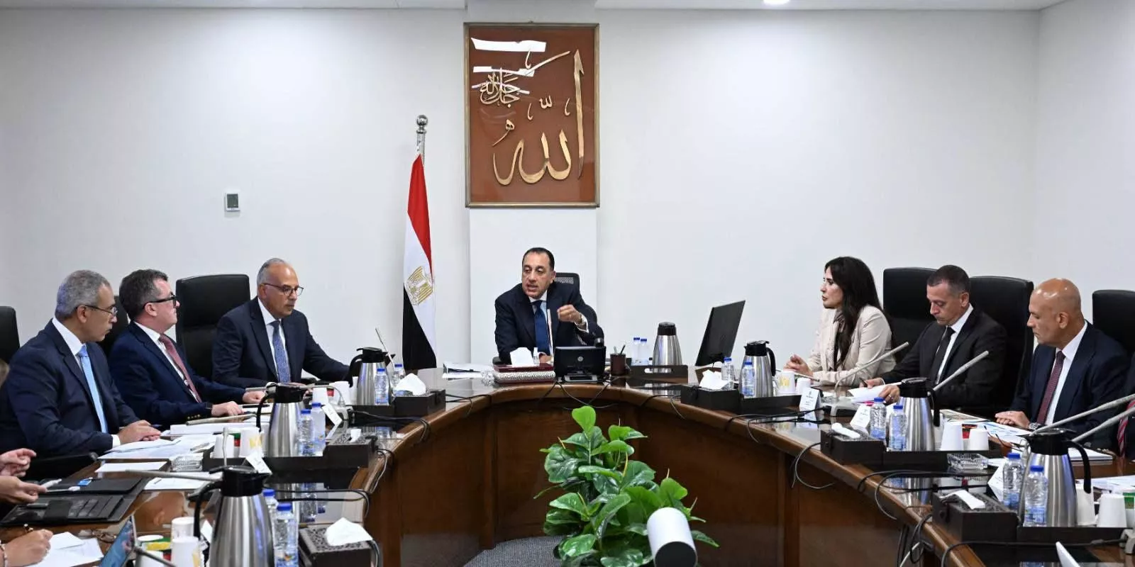مدبولي يتابع الموقف التنفيذي لمشروعات قطاع مياه الشرب والصرف الصحي بأسوان
